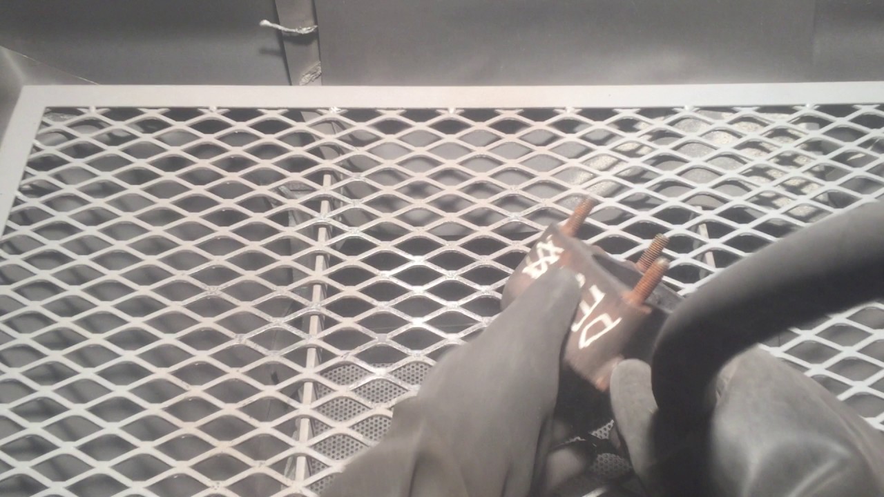 Bead blasting manifold with glass bead