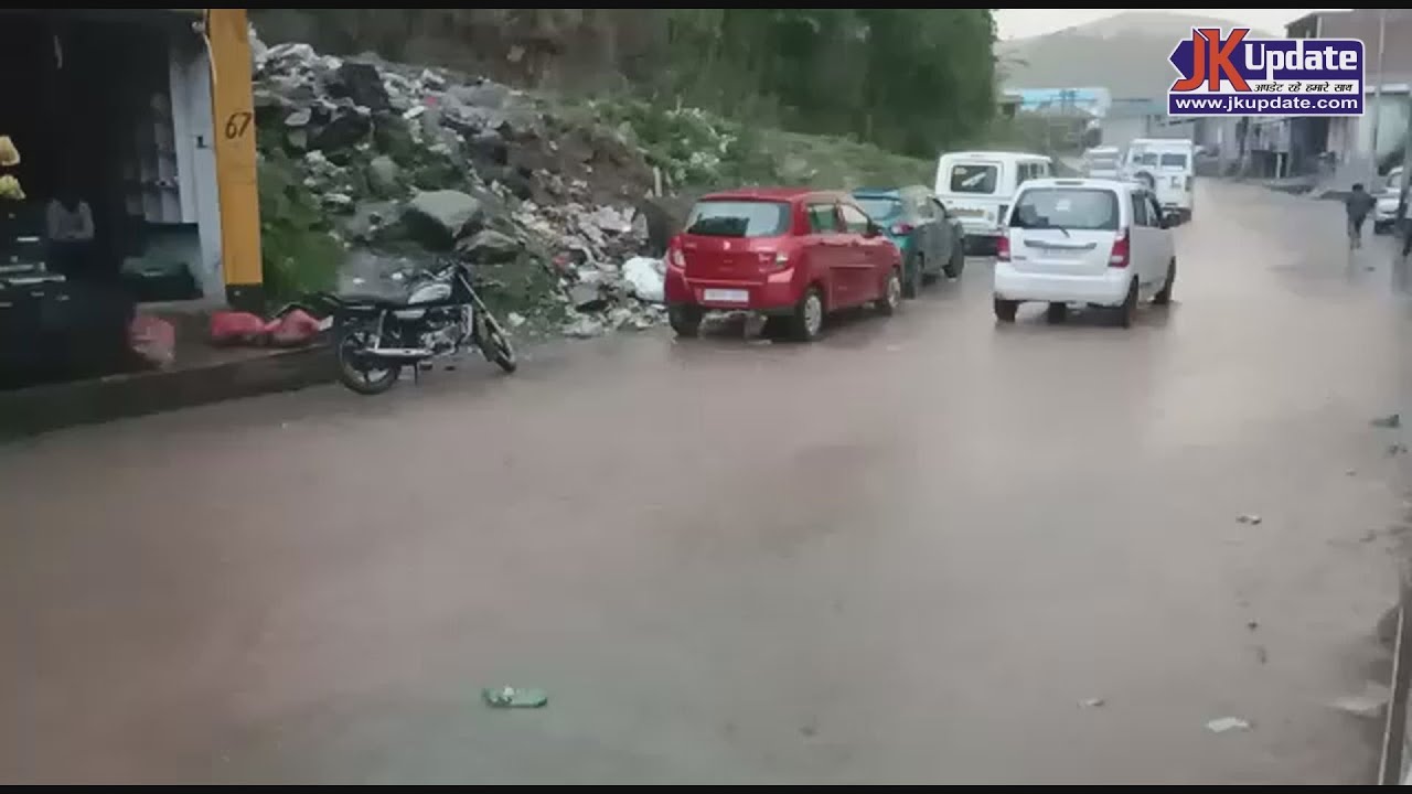 Shopkeepers protest against dump of garbage in Kotranka market