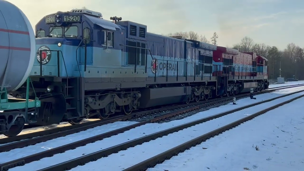 Тепловозы Ц36-7и 1529 + 1520 с цистернами покидает Тарту/ C36-7i 1529 + 1520  leaving Tartu