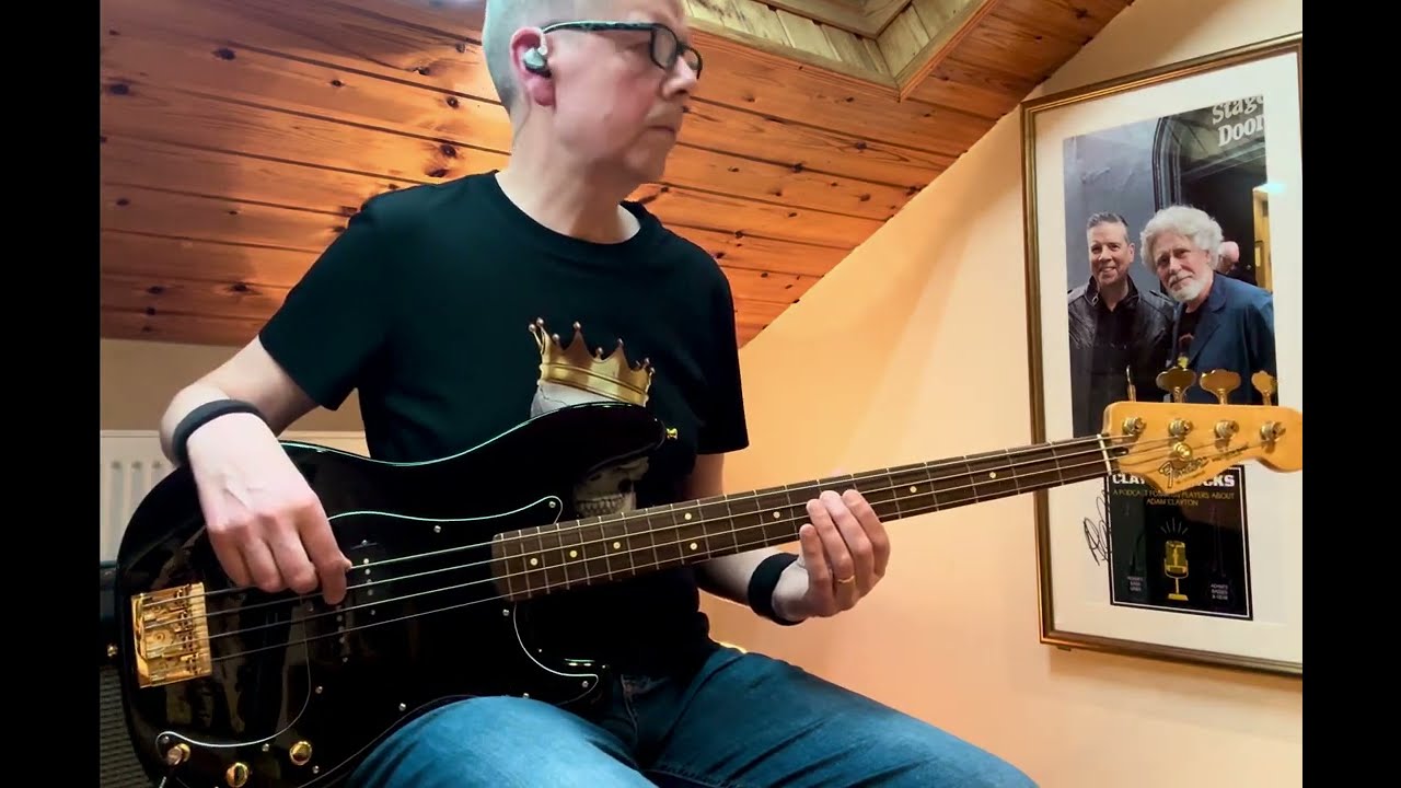 Dire Straits - Walk Of Life (Bass Cover)