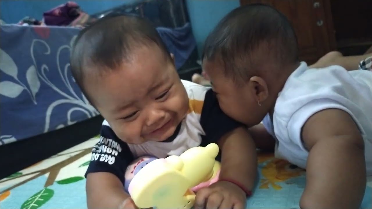Tidak Mau Pinjami Mainan Ke Adik 