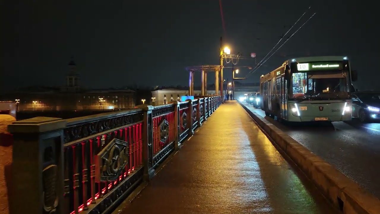 Вечерняя прогулка через Дворцовый мост - Санкт-Петербург ноябрь 2025
