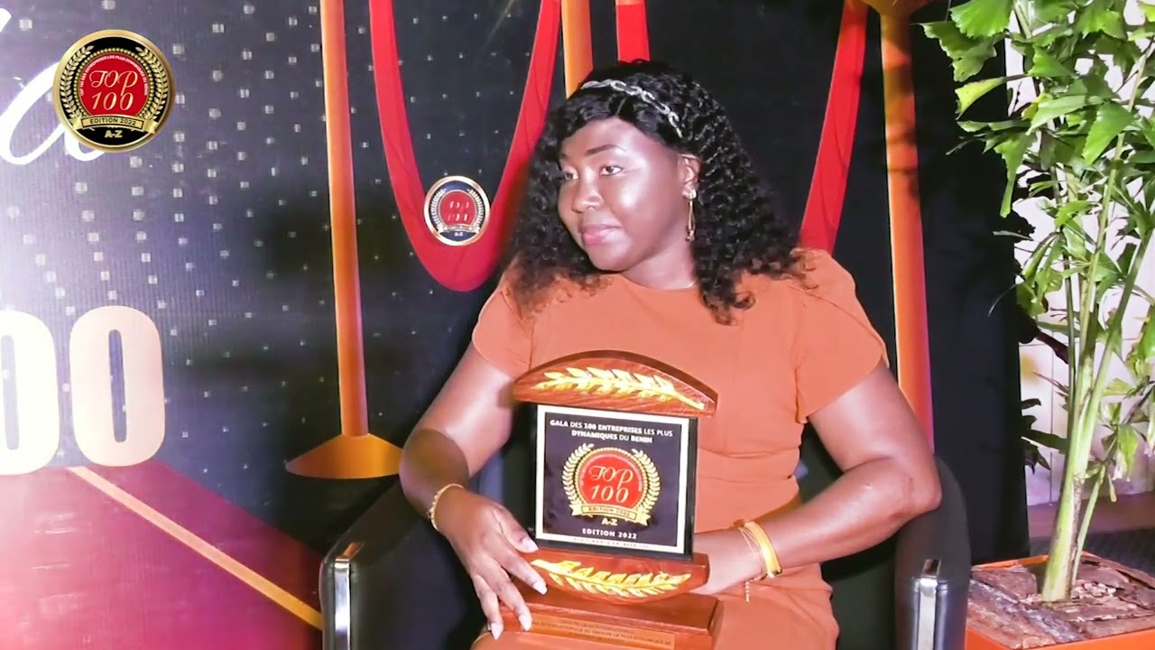 Interview de la Dir. de la qualité JNP, Mme Salimath RAIMI au Tapis Rouge du Gala Top 100 Bénin 2022