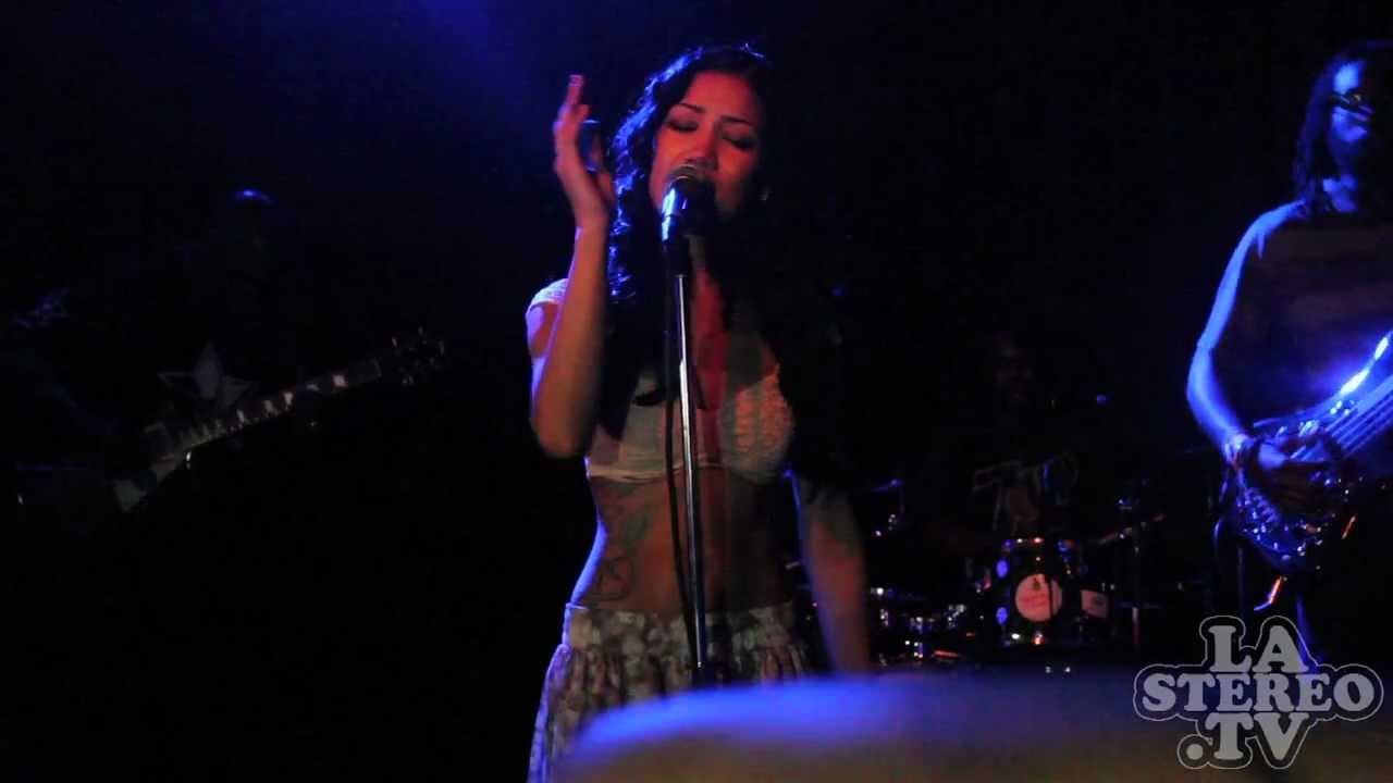 JHENE AIKO 
