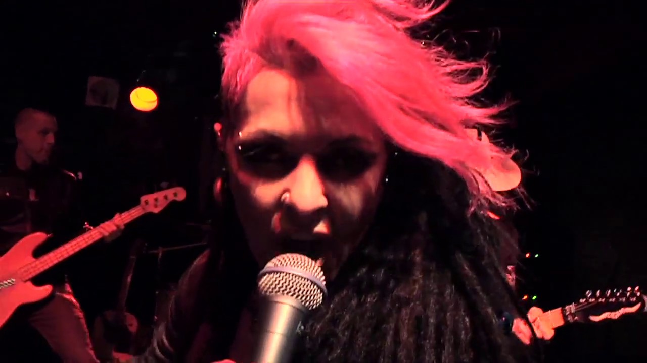 LA GUNS (Tracii Guns & Dilana) Documentary Short