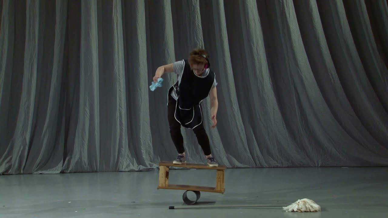 Mel Palmer - Juggling and Rola Bola