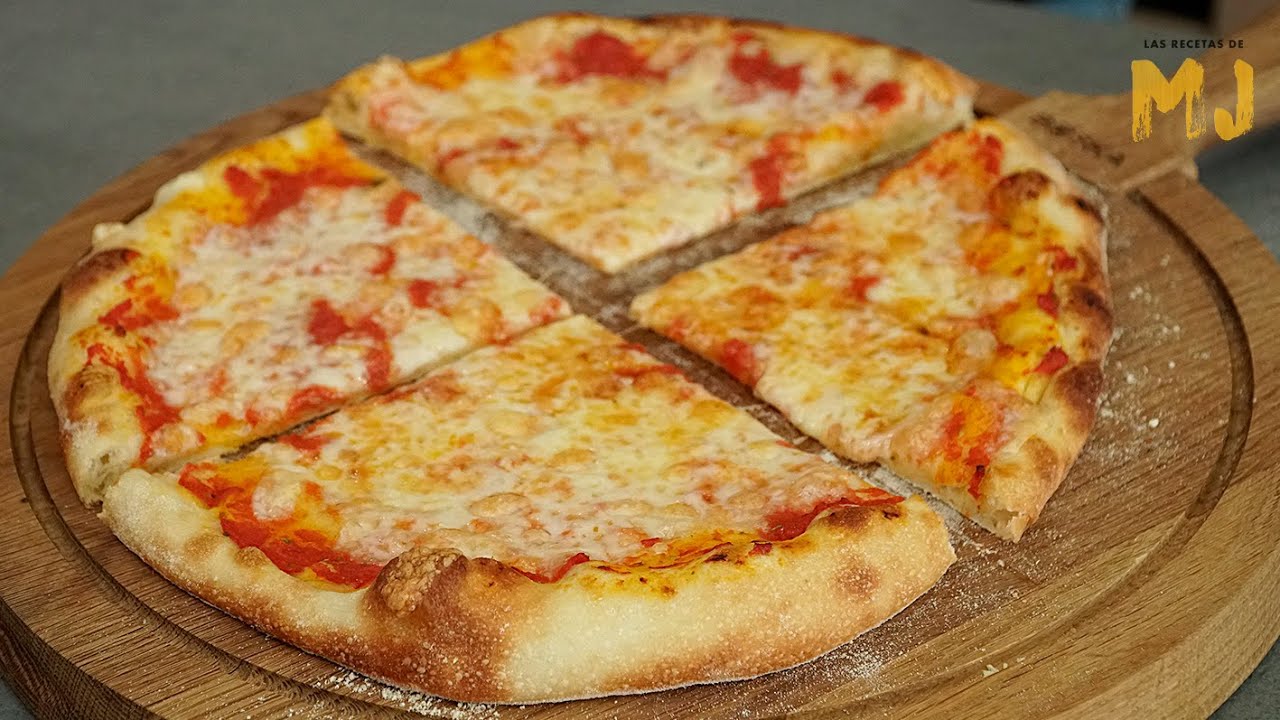 Pizza al estilo neoyorquino con masa casera fina y crujiente