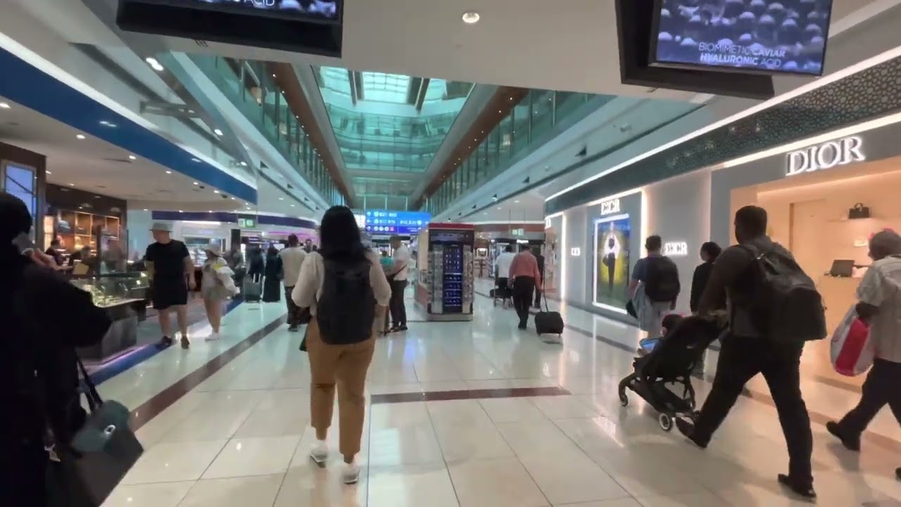 DXB AIRPORT, flight to KSA to perform the rituals of Umrahرحلة من دبي للمملكة  العربية.  السعودية .