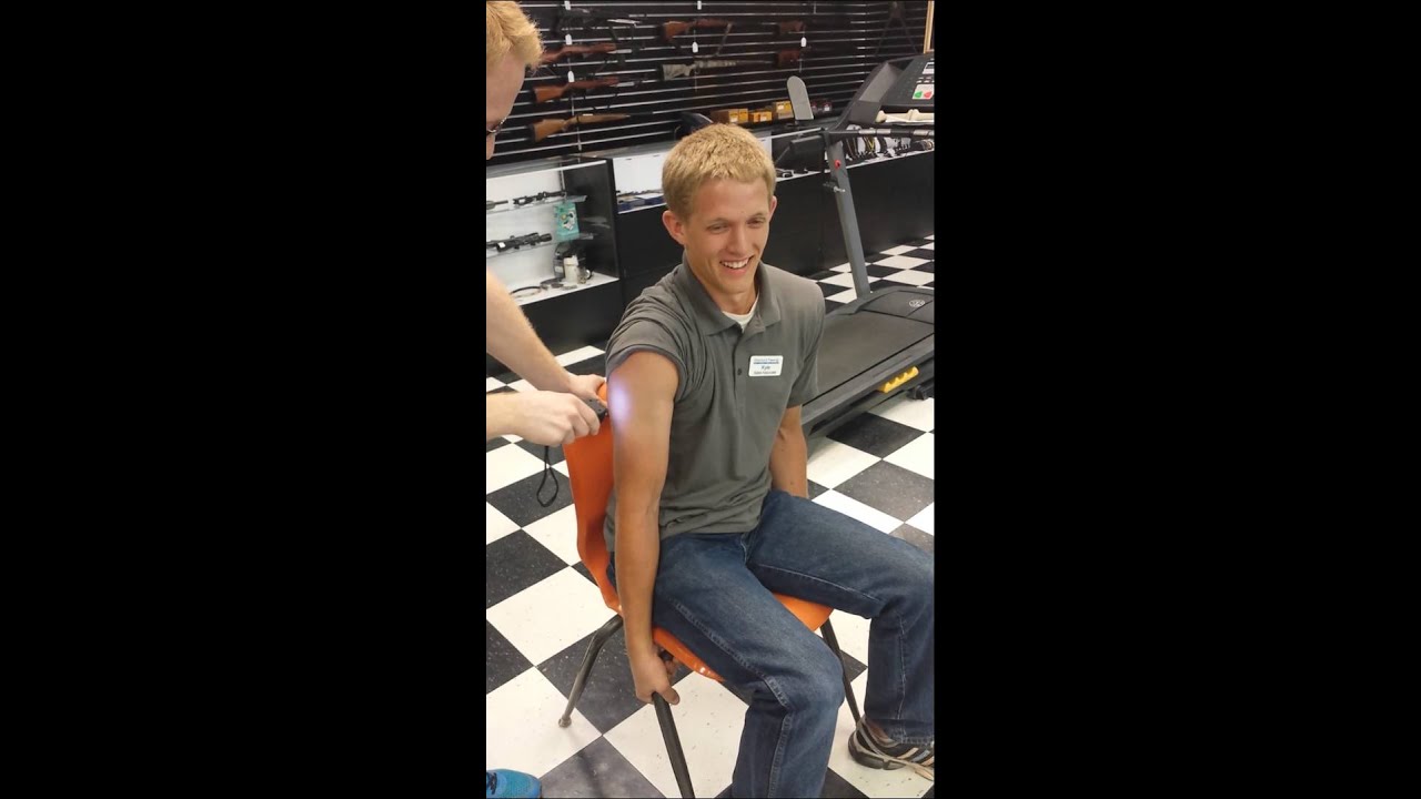 Discount Pawn employee tasered with a 20,000,000 volt stun gun!!!