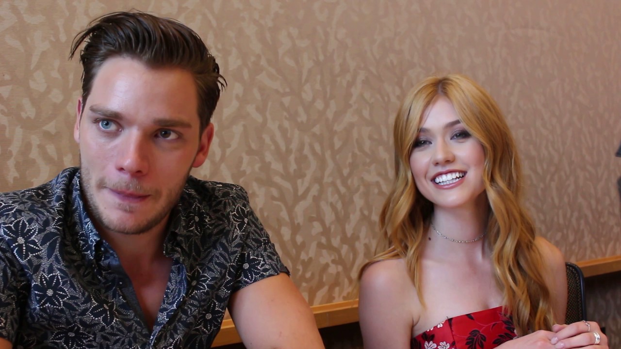 SHADOWHUNTERS at SDCC 2017 | Dominic Sherwood and Katherine McNamara
