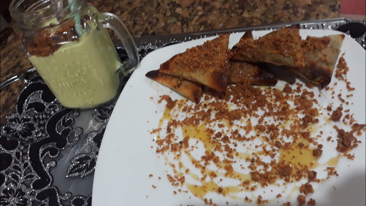 Briwat de pollo con almendras