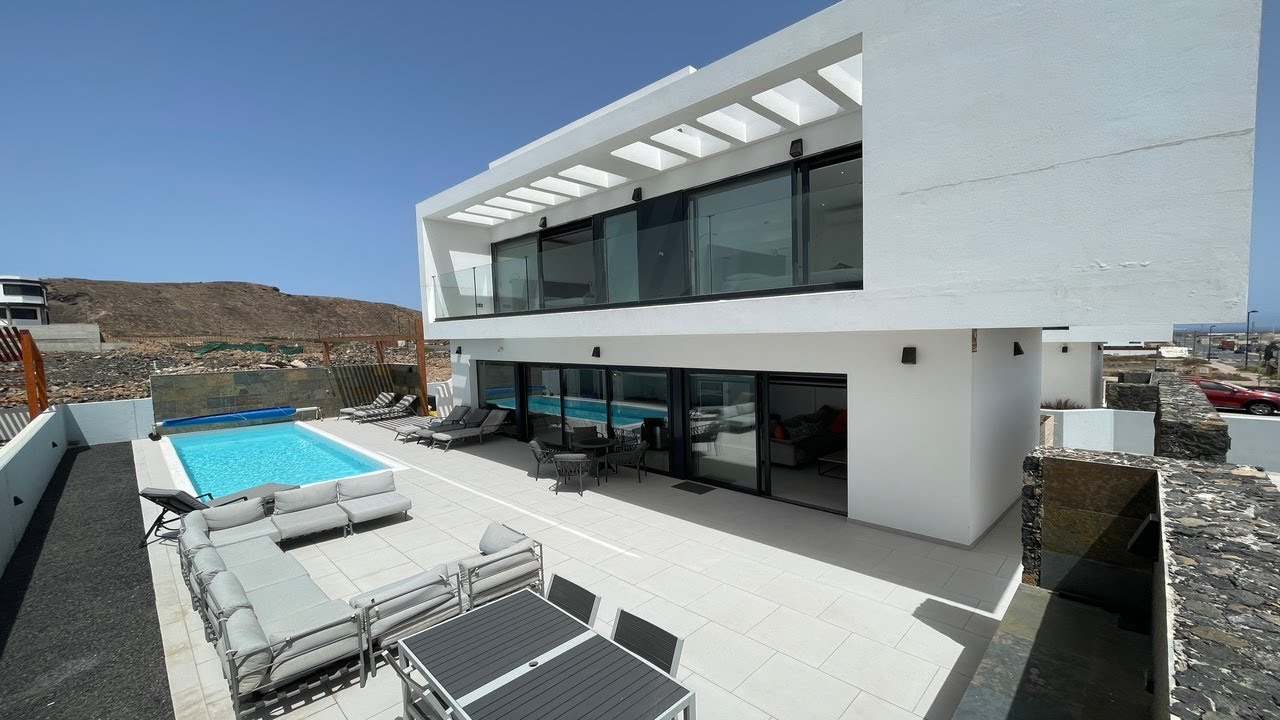 STUNNING VILLA IN CORRALEJO - PANORAMA 3 ISLAS!