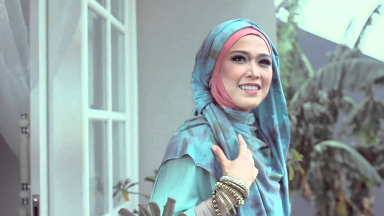 Lisa Namuri - Wardah Brand Ambassador.m4v