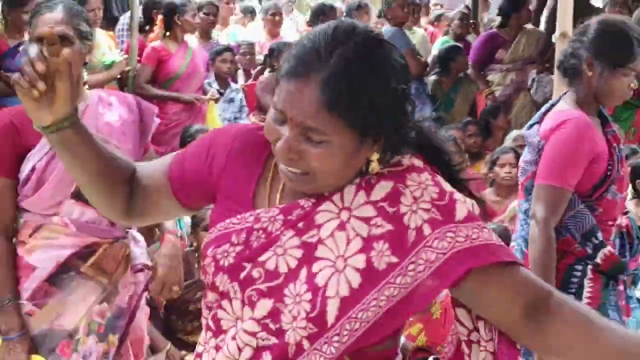மயானக்காளியை அழைத்தபோது திடீரென சாமியாடிய பெண் | சுழண்டு ஆடிய காளிகள் பம்பைசெந்தில் பூசாரிப்பாட்டு