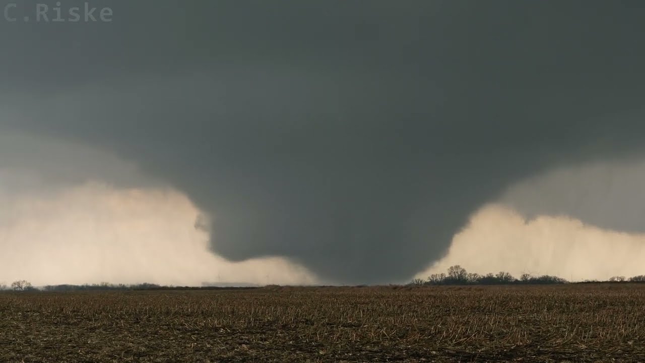 MONSTER Tornado in Winterset Iowa