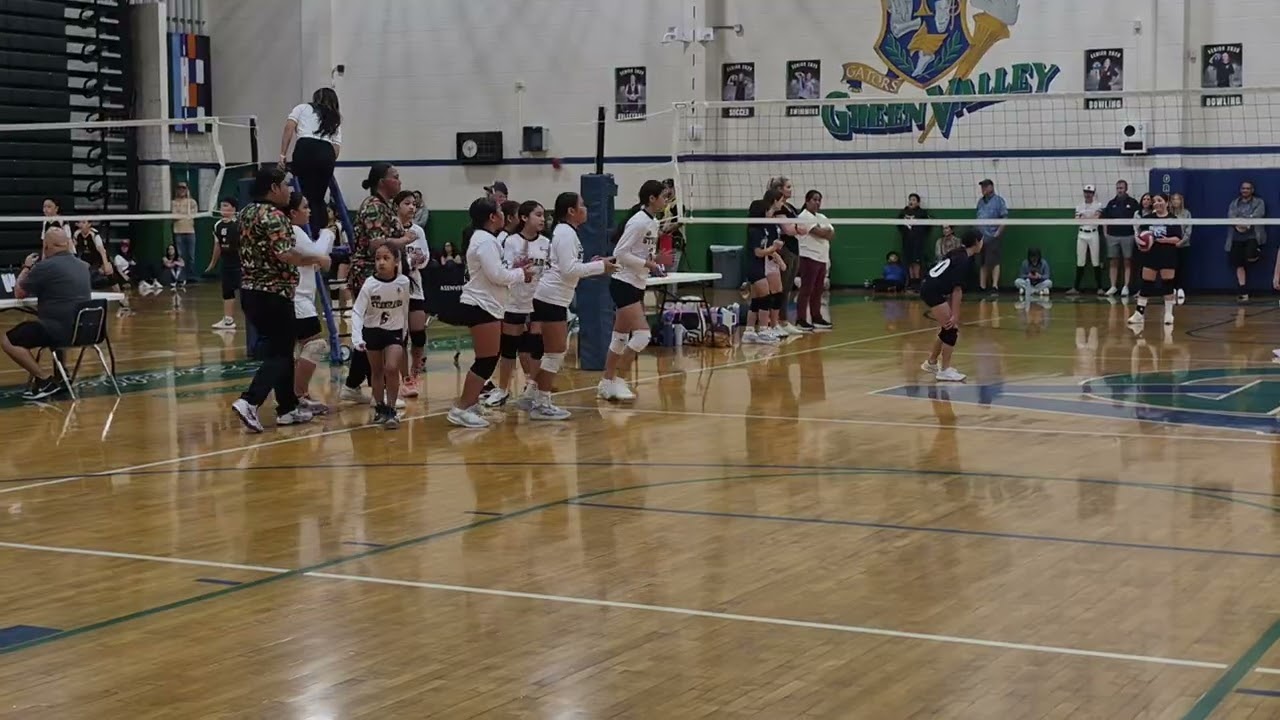 808 Stunnahz girls volleyball playoff game, 1st set