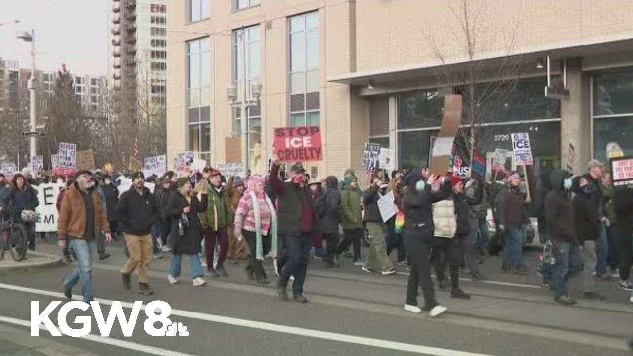 Hundreds march down to Portland ICE building after federal officers kill Minneapolis man