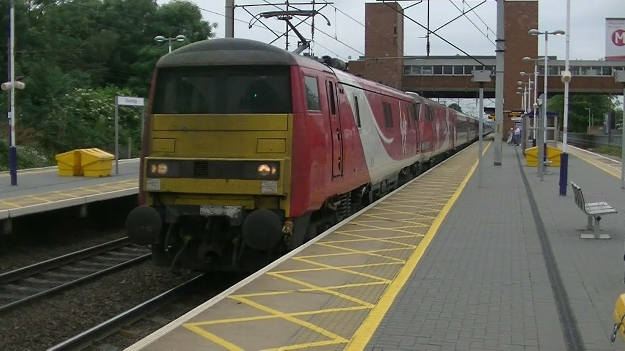 Blunt end first class 91 dragging failed DVT and mk4s past Stevenage at 110mph 18/06/16