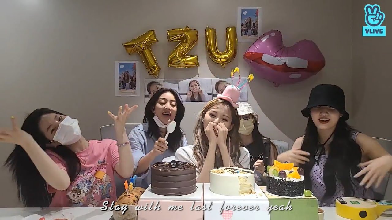 TWICE sings 