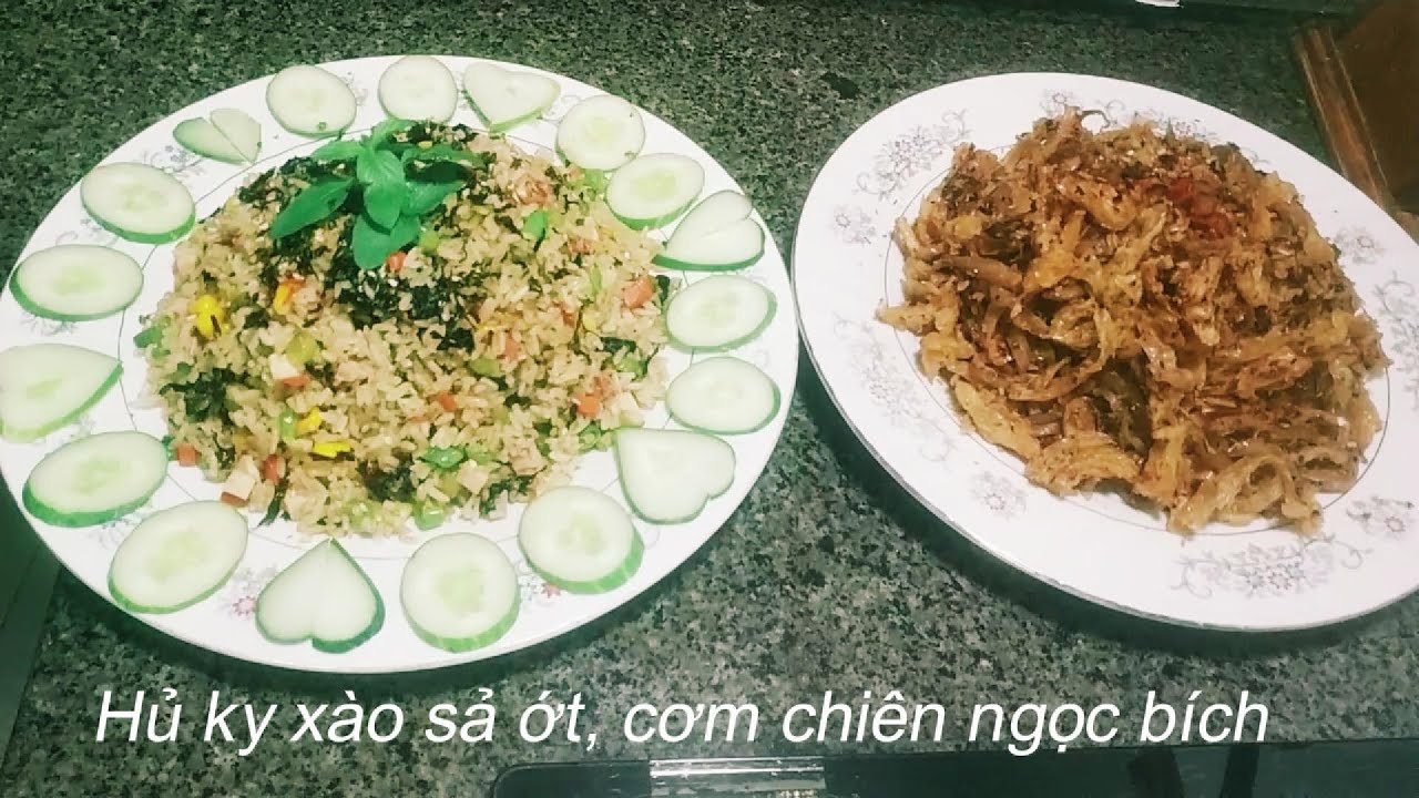 Hủ ky xào sả ớt, cơm chiên ngọc bích. Mâm chay cúng rằm, đơn giản mà ngon. mlem, mlem, mlem.