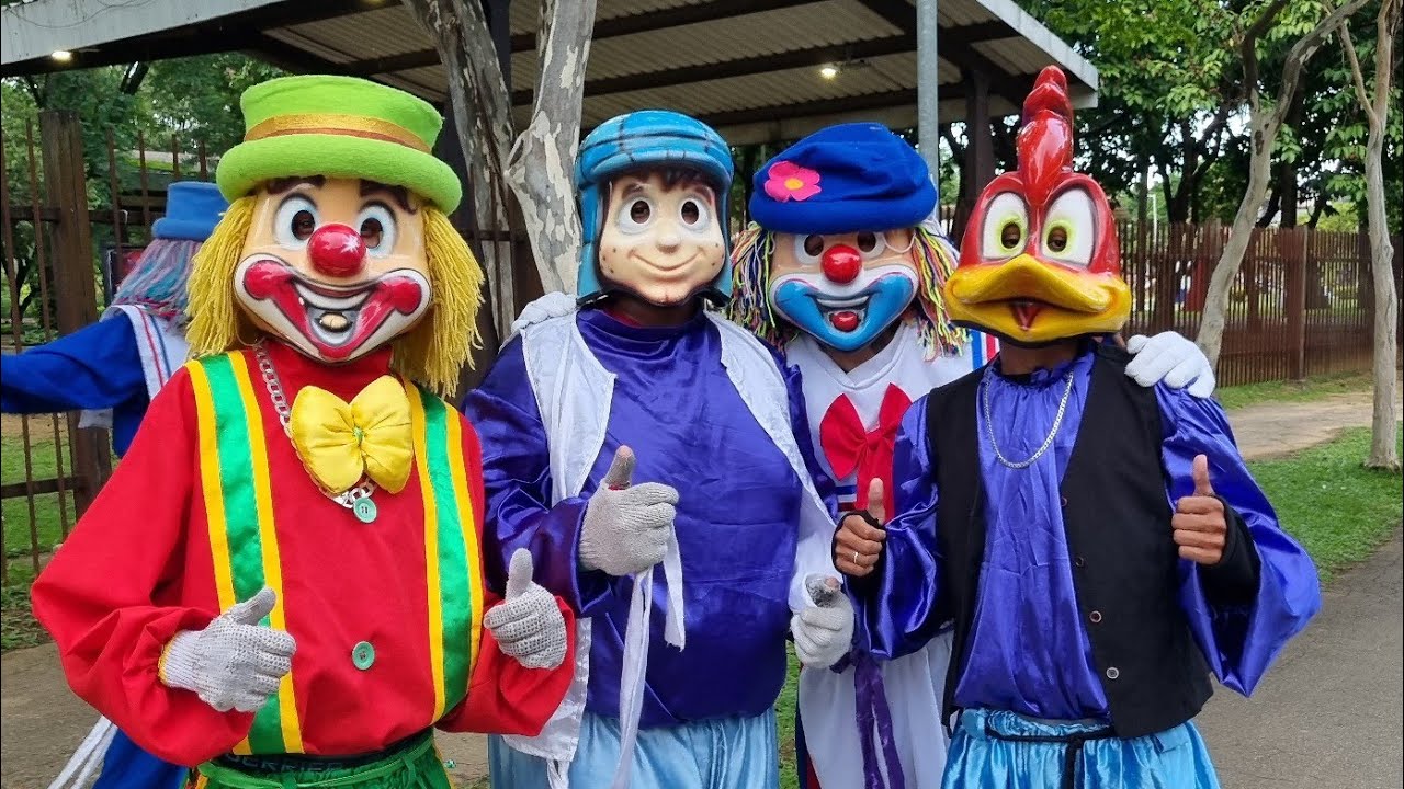 BONECOS DO TRENZINHO, PERSONAGENS DANÇANDO NA PRACINHA