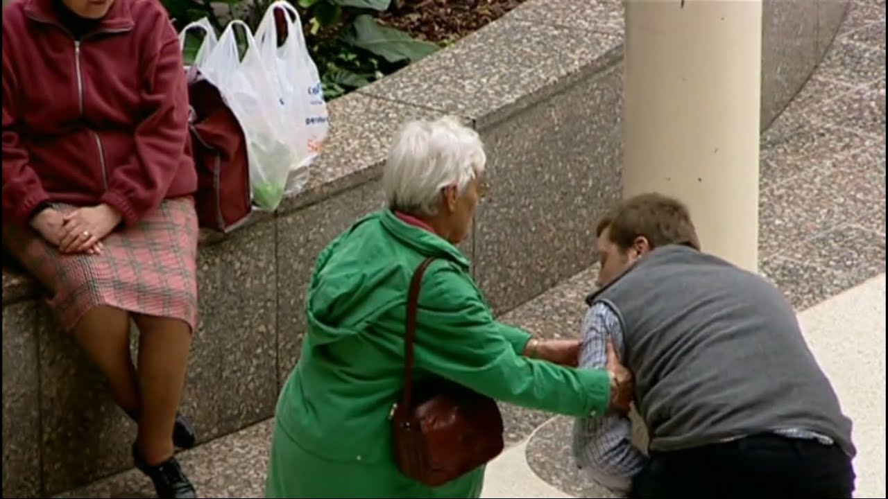 Human Instinct  S01E04 Natural Born Heroes (2002, 480p, Subs spa, eng, fre, por)