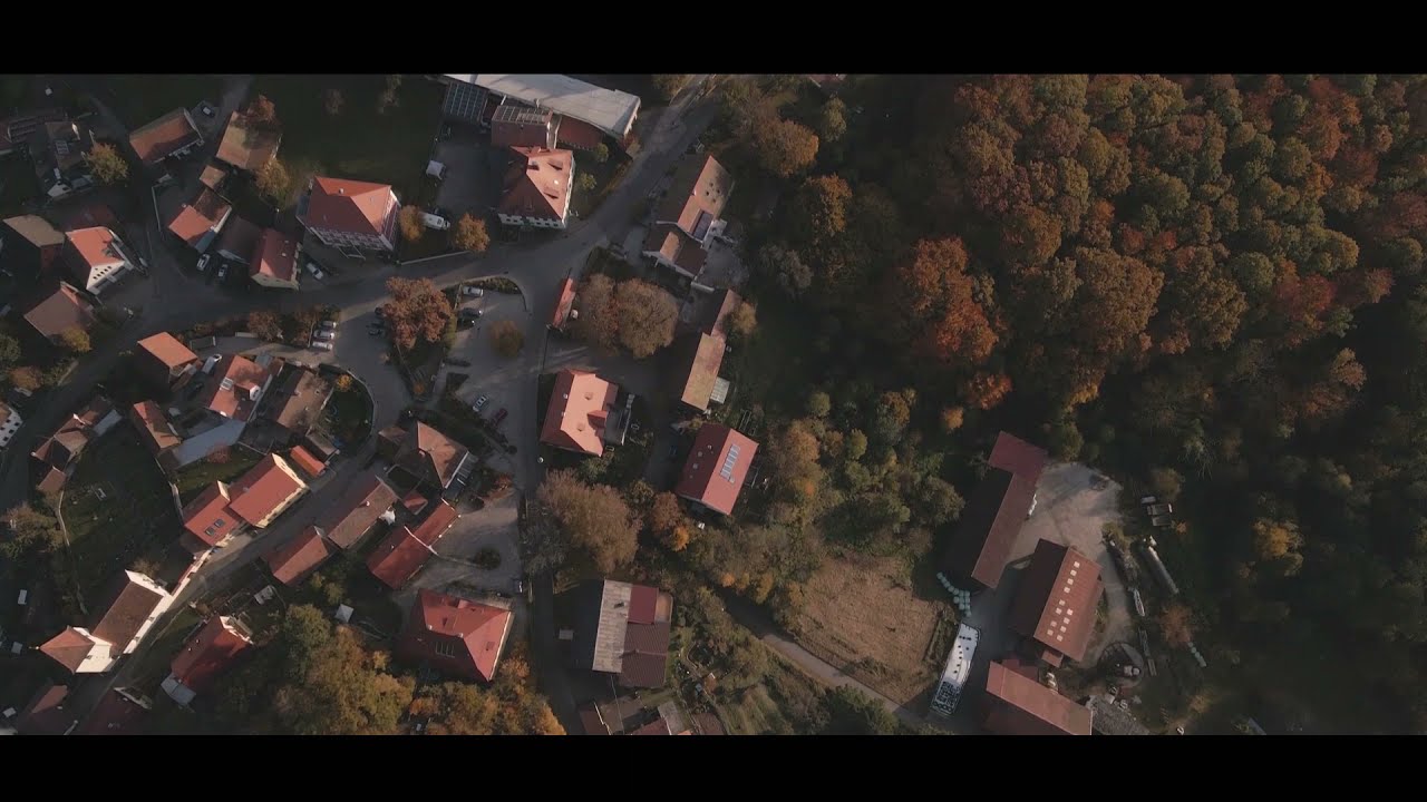 Erstaunliche Aufnahmen von Sulzbürg aus der Luft -atemberaubender Blick auf die Schönheit der Region