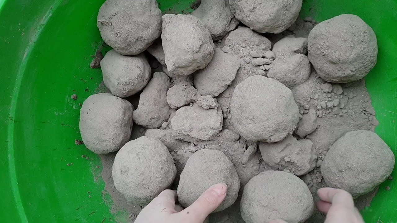 ASMR - DUSTY SOFT dirt balls crumble in bowl tub +sifying and mixibg in water thicc paste