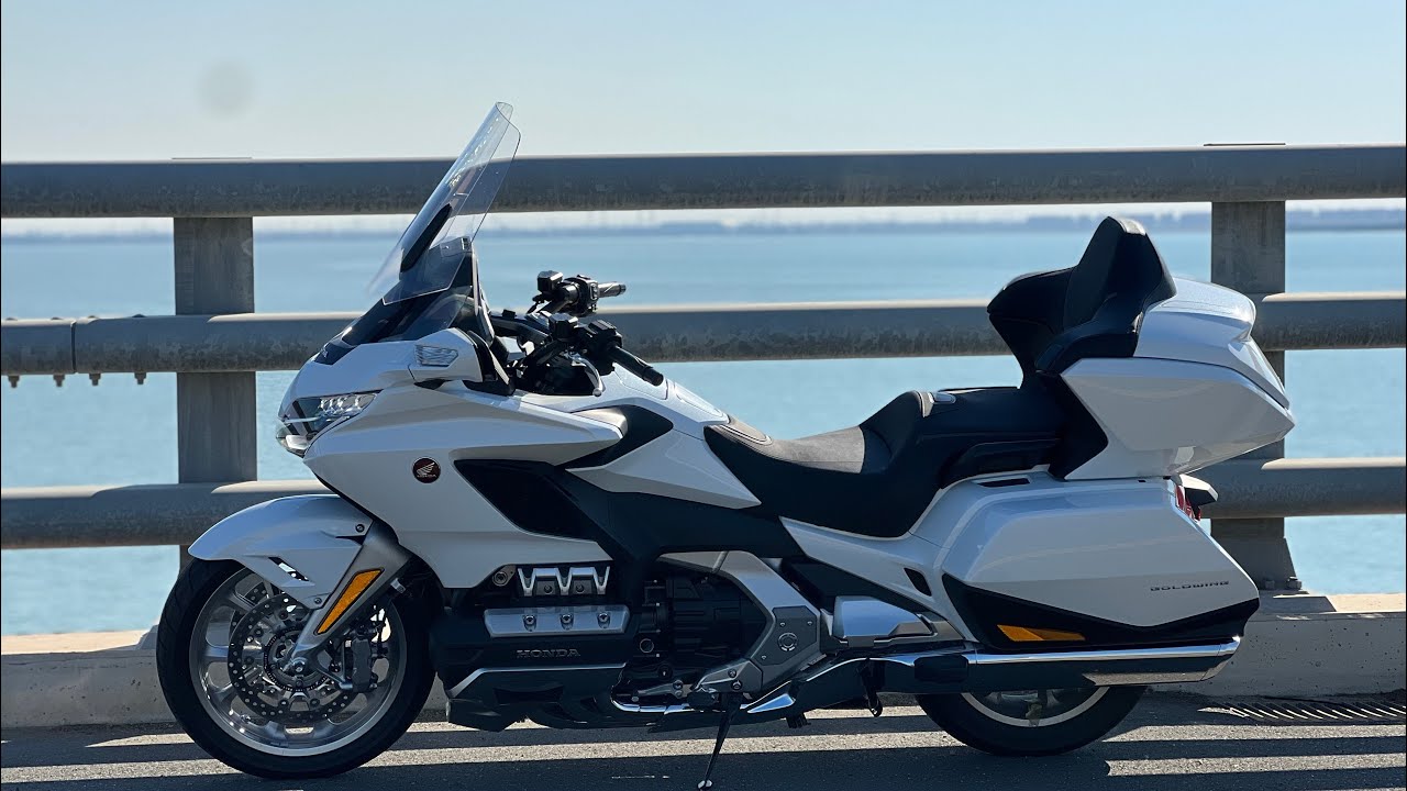 تجربة قيادة دراجة  GOLD WING TOUR