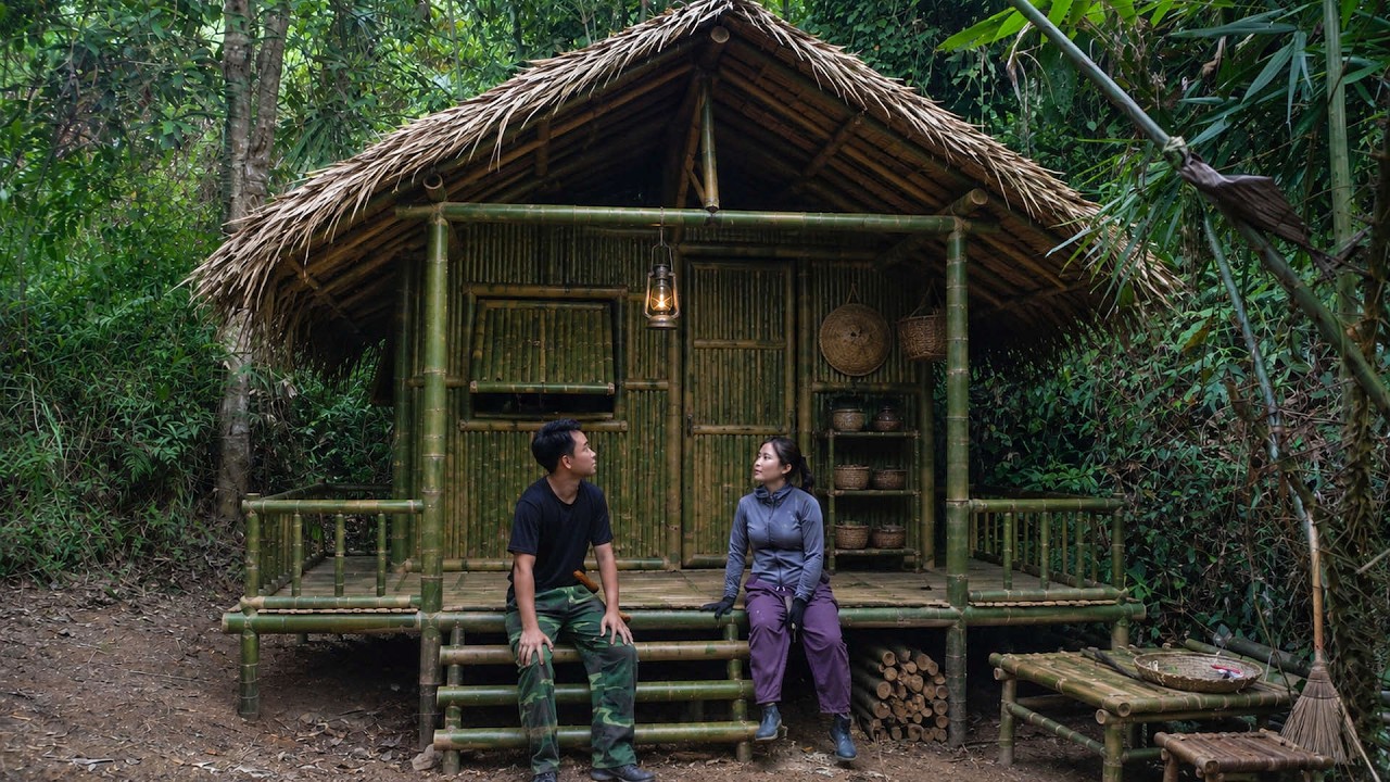 Leaving the city for the forest : Doctor helps homeless single mother build a bamboo house.
