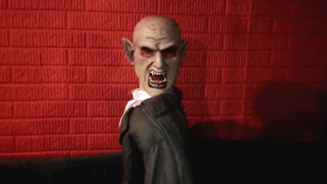 Spirit Halloween  Vampire \ Dracula