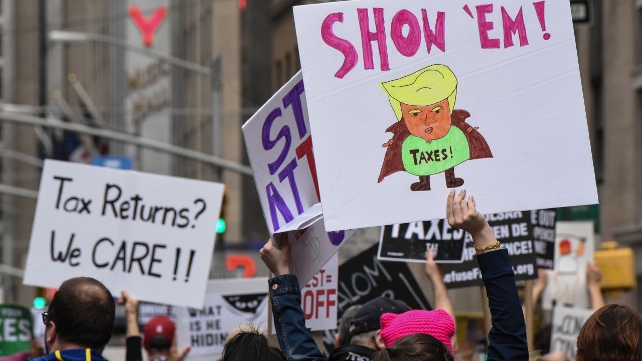 Trump tweets response to #TaxDay demonstrations