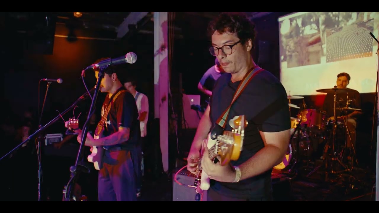 Un Destello De Luz #1: Marea Tranquila (En Vivo)