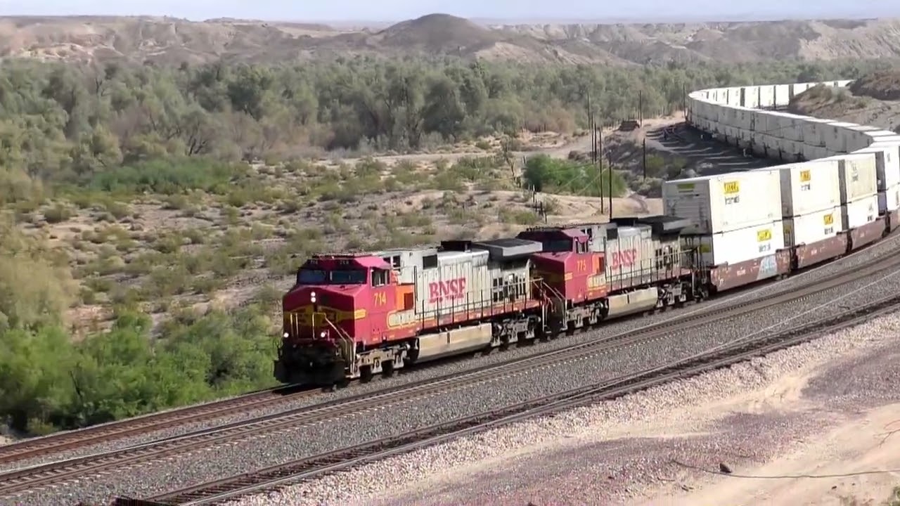 BNSF Trains At the CA/AZ Border (w/ Golden Swoosh and Warbonnets!)