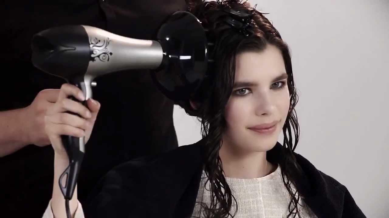 So stylen Sie nat&uuml;rliche Locken in Ihr Haar