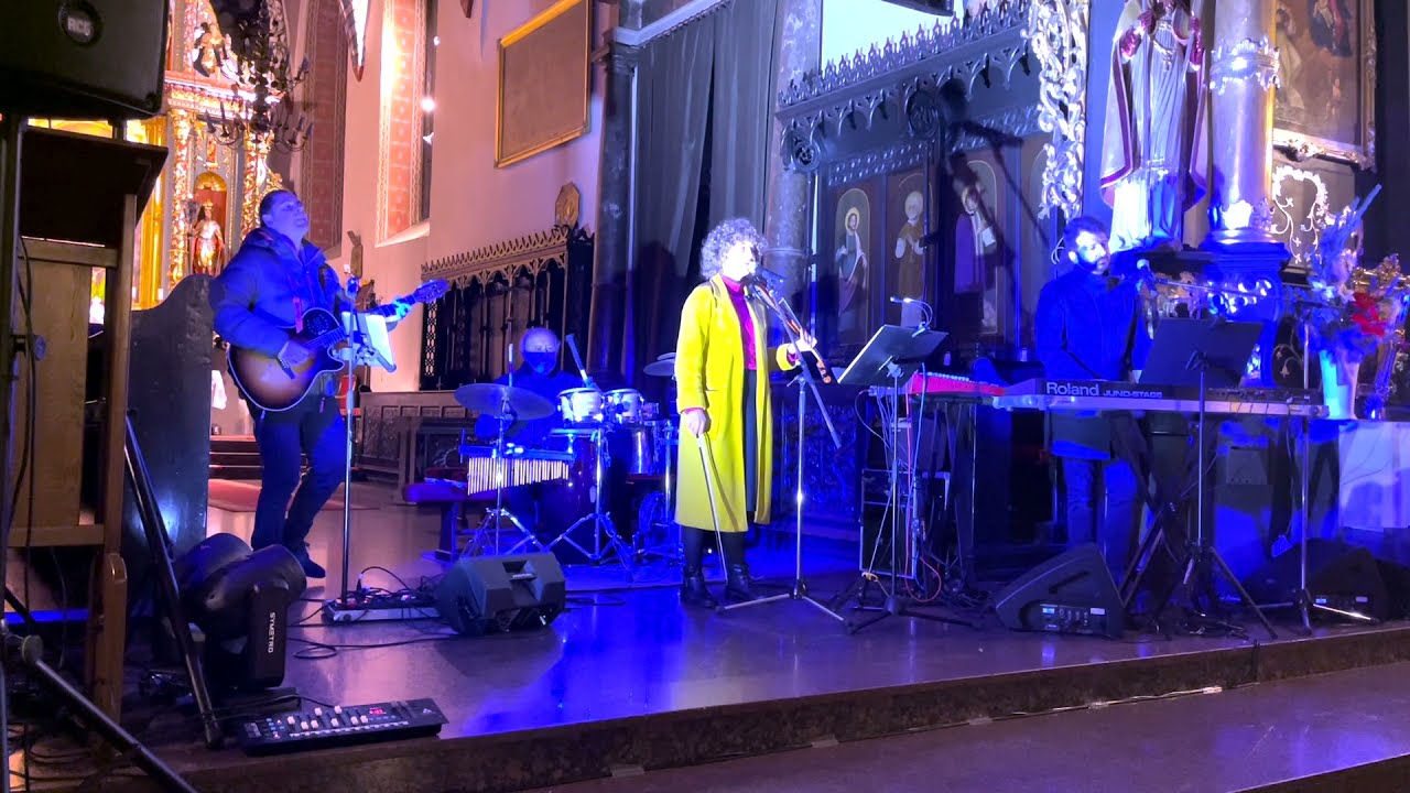 Piotr i Anastazja Nowak z zespołem - skrót koncertu kolęd i pastorałek