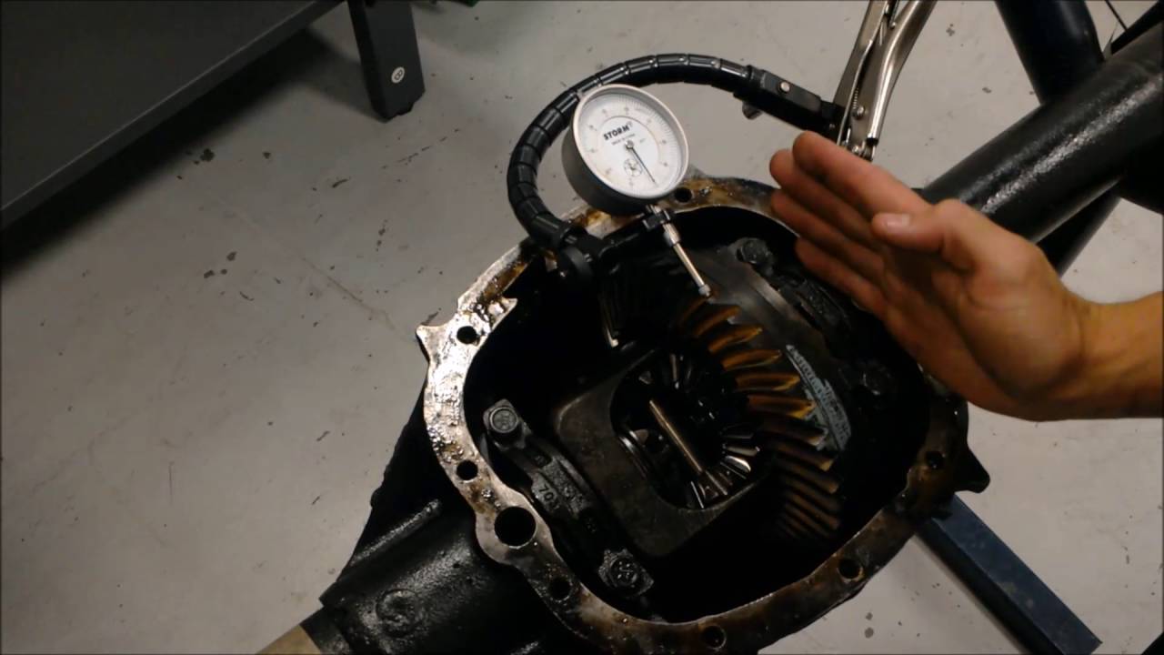 Как измерить биение зубчатого колеса и фланца оси, а также биение задней обоймы зубчатого колеса.