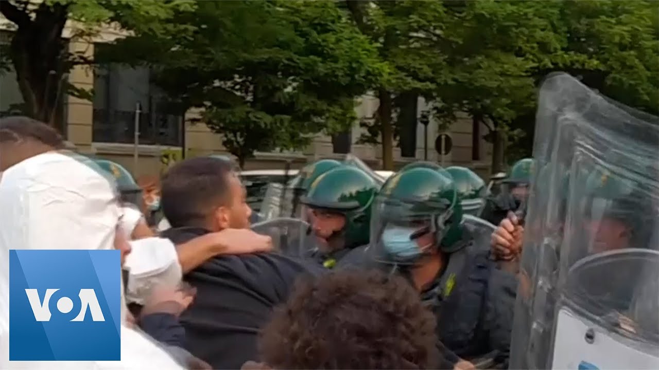 Protesters Clash With Police in Milan Ahead of Climate Summit