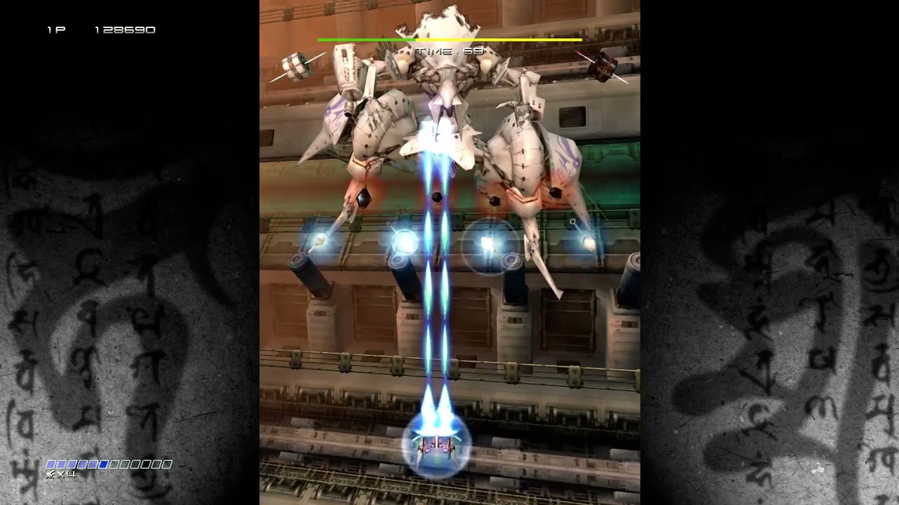 Ikaruga - First boss gameplay