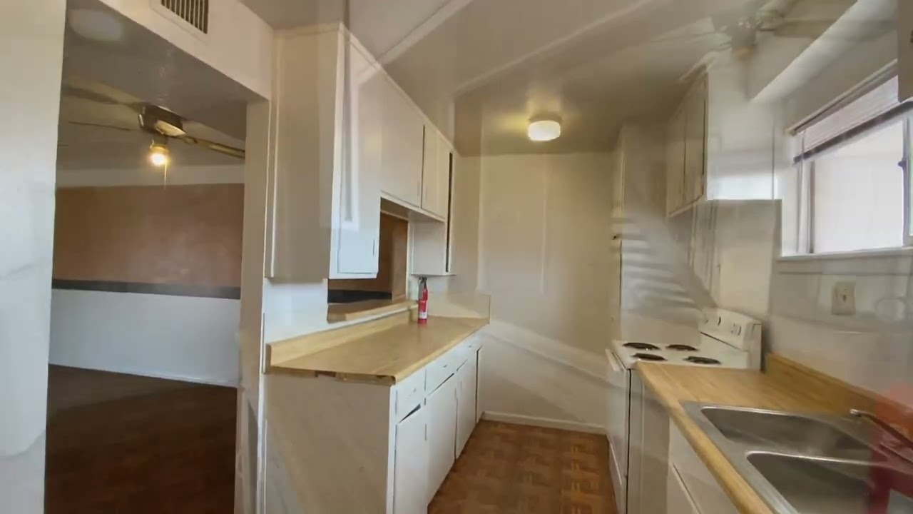 Townhouse:  2 Bed, 1.5 Bath, 1050 SqFt (316)