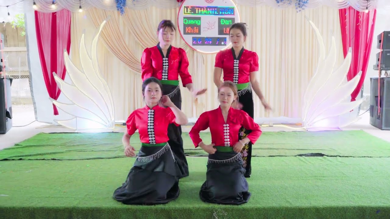 MÚA MỪNG LỄ THÀNH HÔN QUANG KHẢI ĐAN LÊ XÃ MƯỜNG BÚ