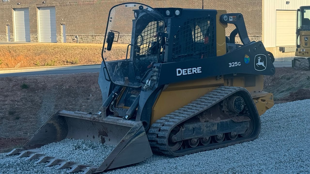 John Deere 325G review
