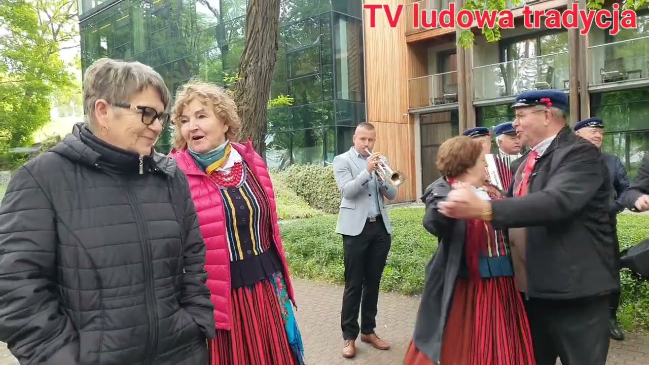 18 05 2025 Buskie Spotkania z Folklorem pograjka z tańcami przy Centrum Kultury w Busku Zdroju