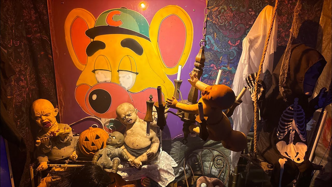 Chuck E Cheese Home Haunt #chuckecheese #halloween2025 #animatronic #horror #spooky #scary #pizza 