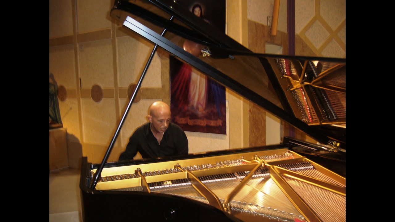 Roberto Santucci   piano  