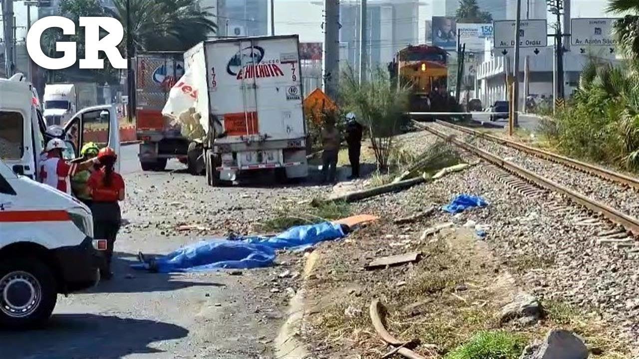 Mueren 2 personas arolladas por tráiler proyectado por tren | Monterrey