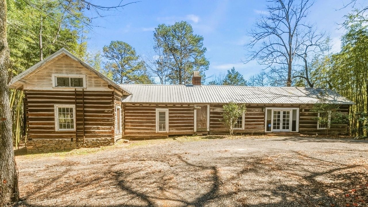 **Waterfront Log Cabin on Mallard Lake** 10852 Mallard Lake Lane Cottondale, AL 35453