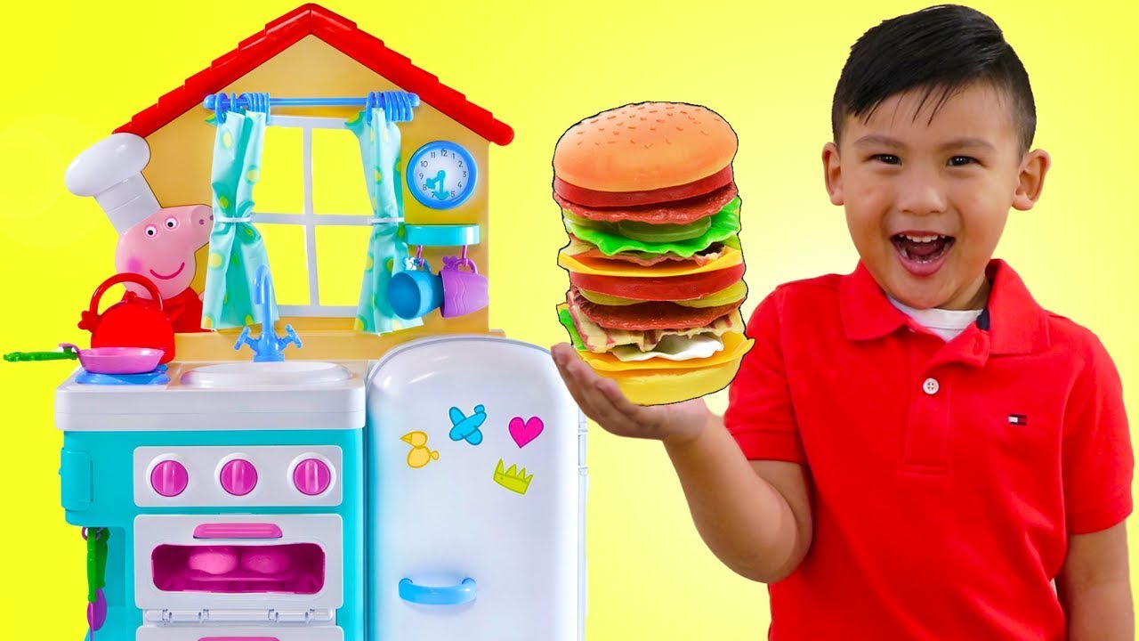 Liam Pretend Play w/ PEPPA PIG Kitchen Cooking Kid Toys & Giant ELMO