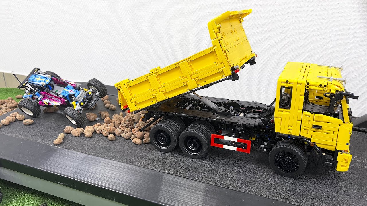 Off-Road Buggy VS Gravel. Three-way Tipper Road Accident Car Crash Lego Technic