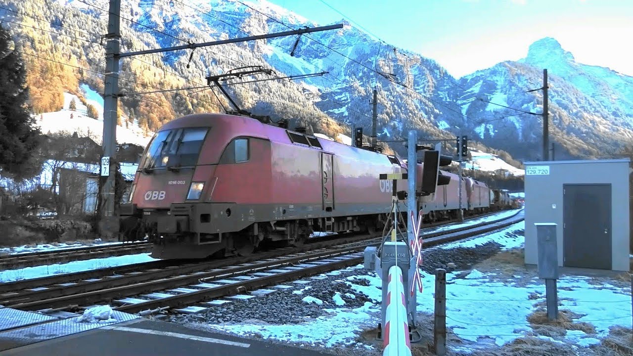 Braz, Arlbergbahn: 6🐂🐂Stiere an 2 gemischten Güterzügen und 1 Railjet